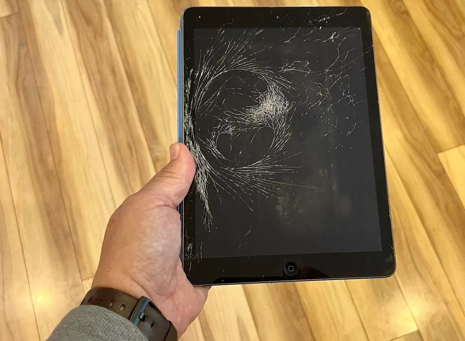 iPad Air 5 front glass replacement in India #erip